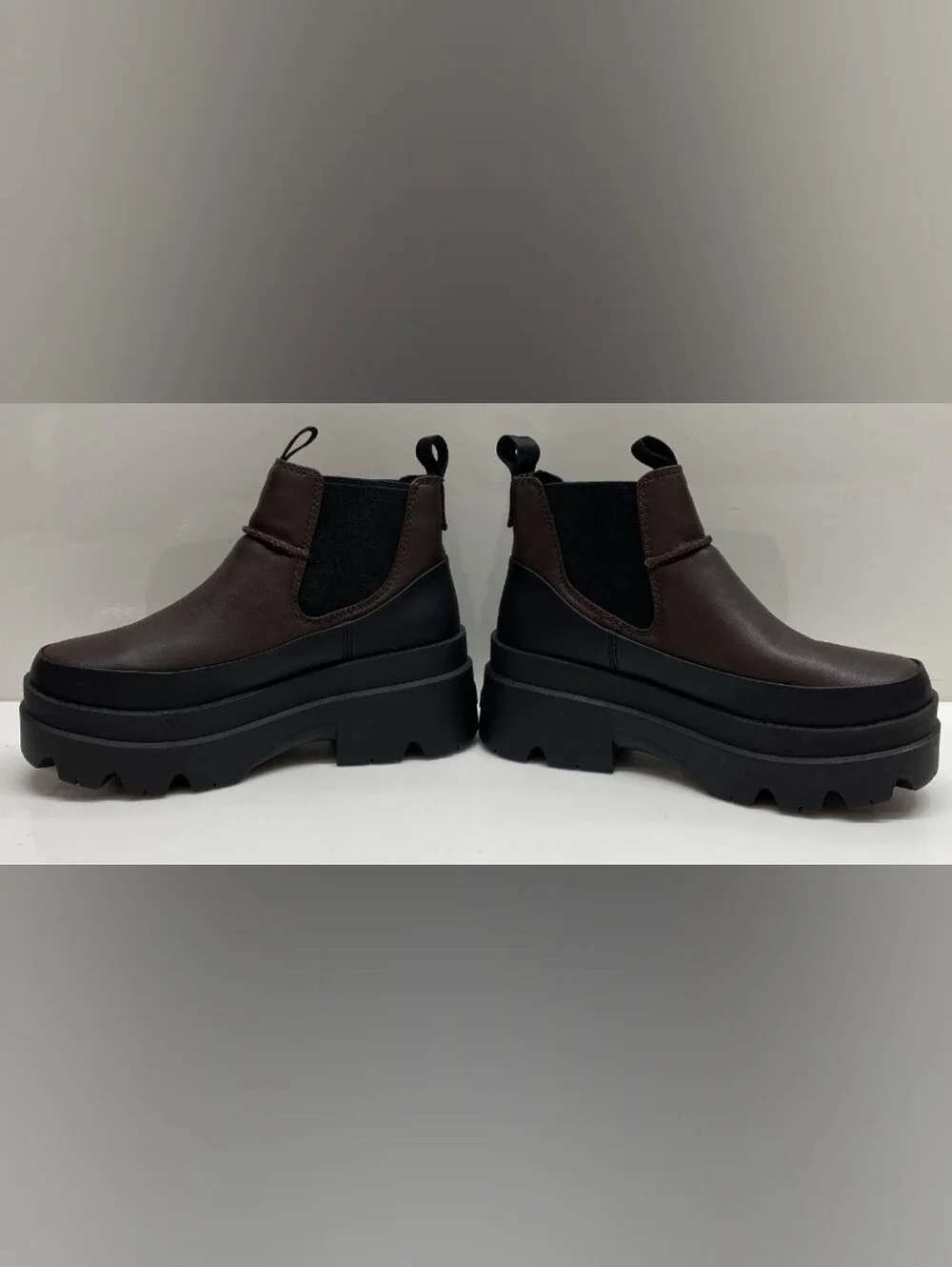 UGG®Women's Brisbane Chelsea Lug Platform Boots Size 7 New MSRP $170